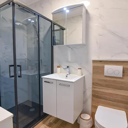 Apartament Dani *